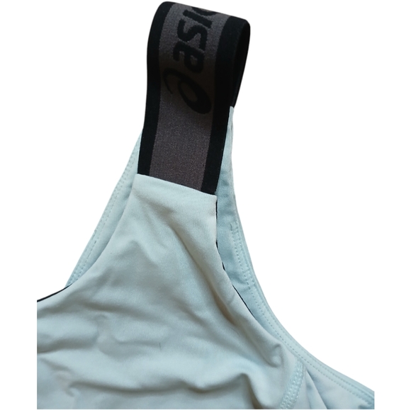 Womens size Medium built in sports bra tank top - Picture 2 of 4